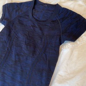 Lululemon short sleeve top